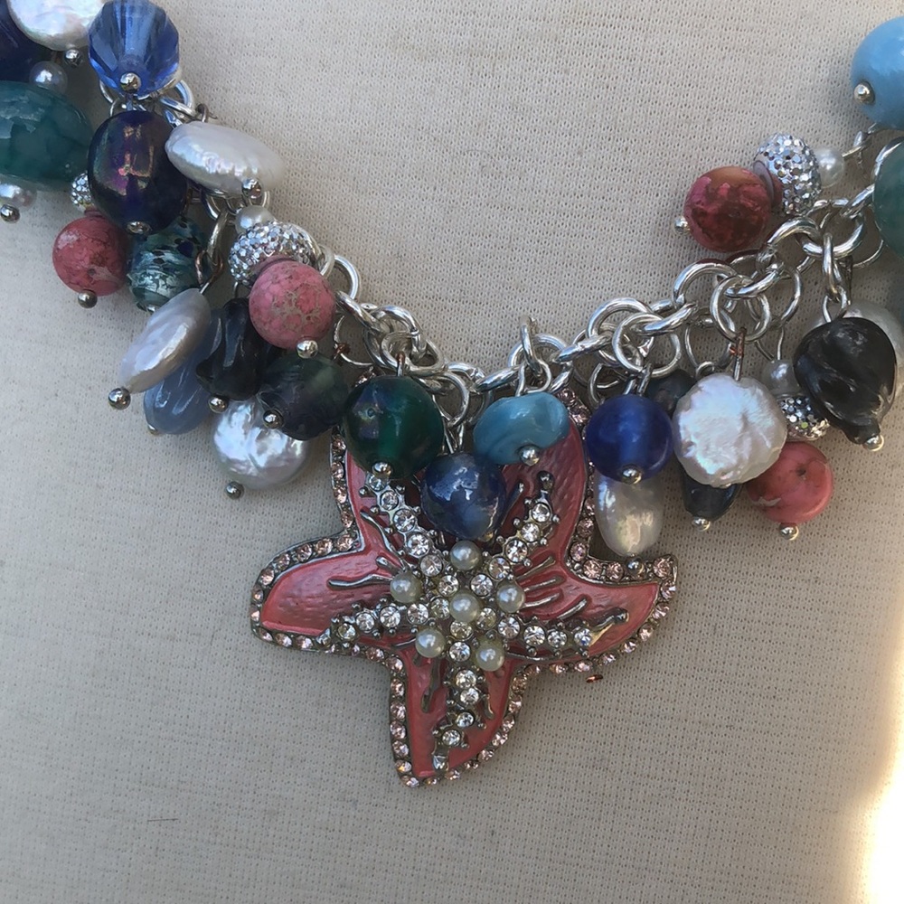 Beach Babe! ๐๐โ๏ธ๐๏ธ Hand crafted necklace from vintage earrings and beads - Picture 4 of 12